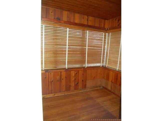 Building Photo - 1308 Crestwood Rd