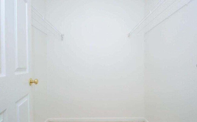 Building Photo - 1430 Fox Pointe Cir