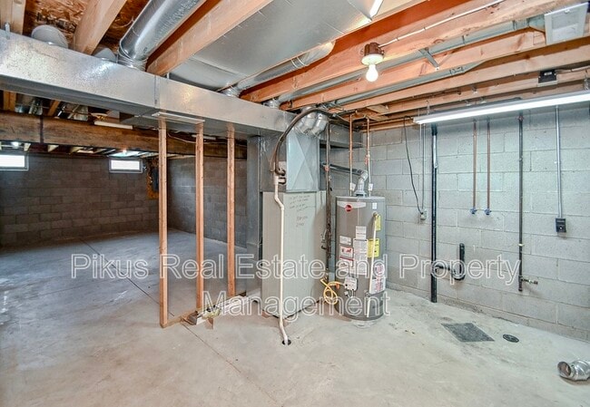 Building Photo - 2018 Redwing Dr