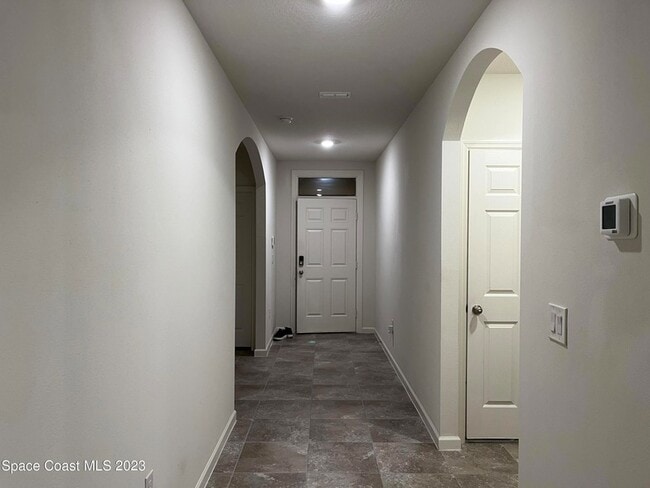 Building Photo - 388 Guinevere Dr SW
