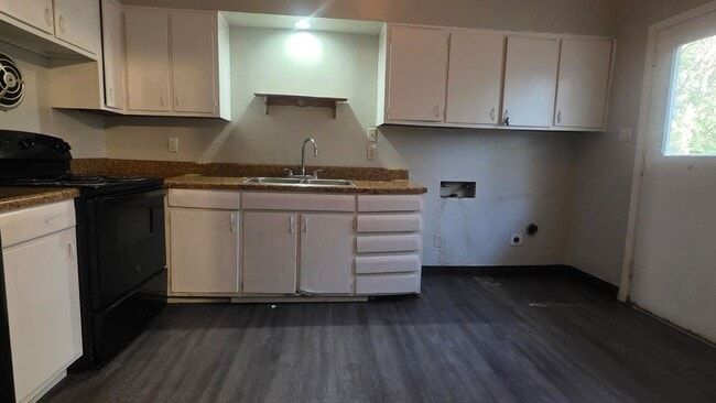 Building Photo - 4/1