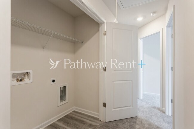 Building Photo - 608 Mackenzie Cv