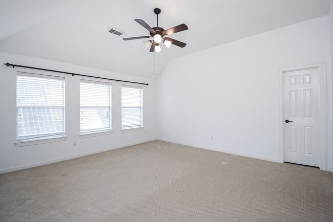 Building Photo - 7606 Westmoreland Dr