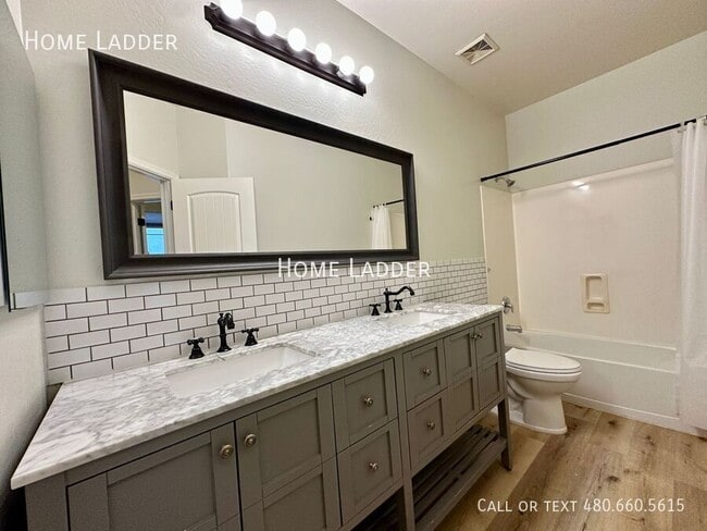 Building Photo - 3064 E Palmdale Ln