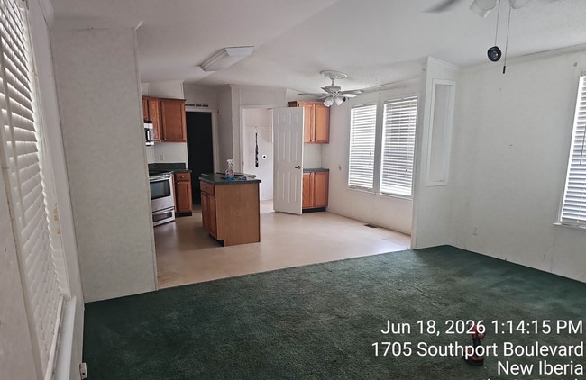 Building Photo - 1704 Southport Blvd