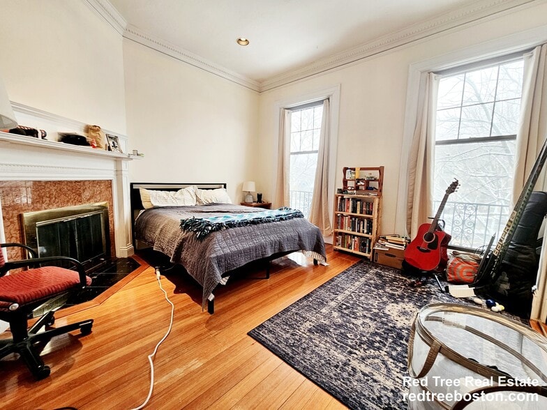Building Photo - 1689 Beacon St