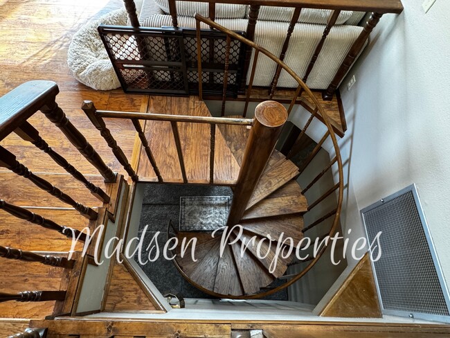 Building Photo - 6367 Woodman Dr