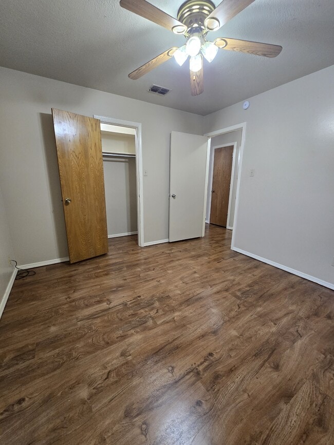 Building Photo - 16044 Pawnee Dr