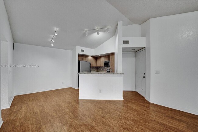 Building Photo - 417 Vista Isles Dr