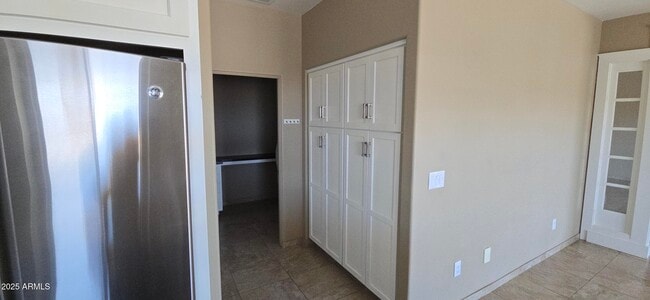 Building Photo - 839 W Hermosa Dr