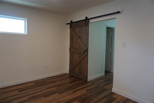 Building Photo - 1610 Antoine Dr