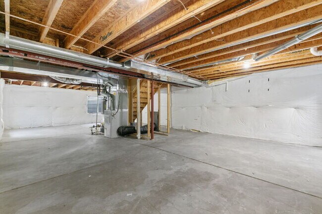 Building Photo - Save Big: Free December Rent + $1,000 Off January at This Updated Briargate Home