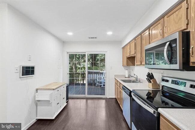 Building Photo - 6110 Hoskins Hollow Cir