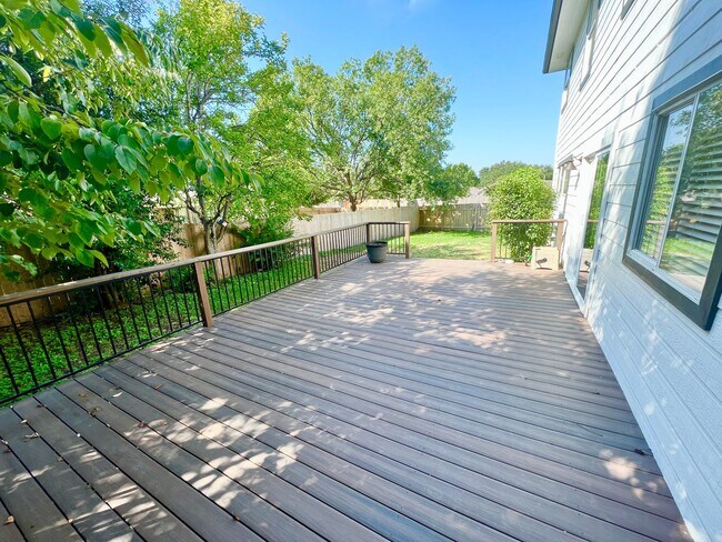 Building Photo - Beautiful 4BD and 2.5BA home in South Aust...