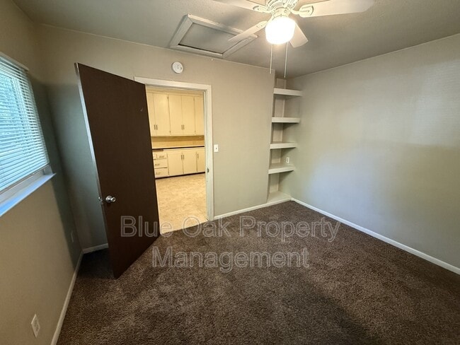 Building Photo - 310 Oak St