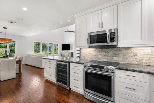 Building Photo - 6130 Ridge Ln