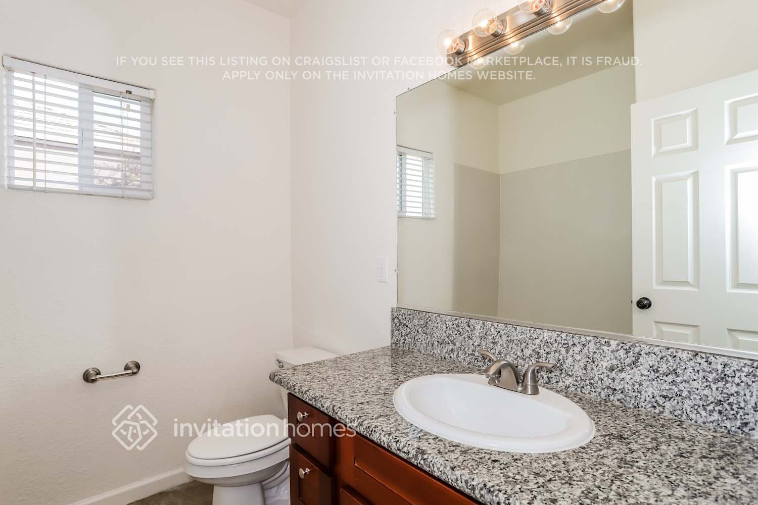 Building Photo - 945 Skyline Dr