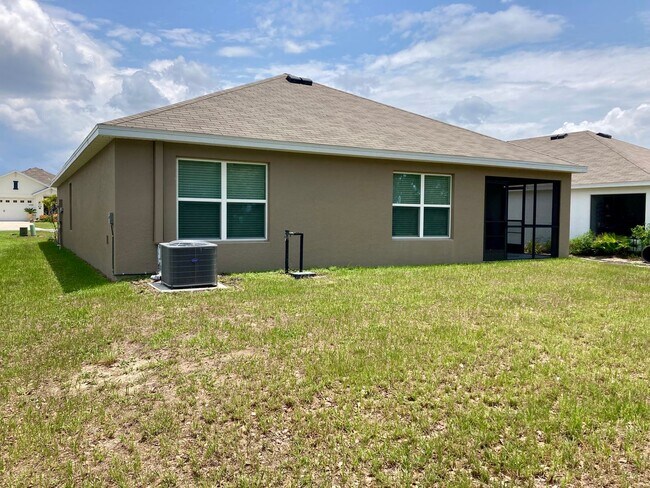 Building Photo - Golf Course Home!