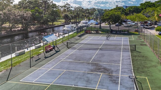 Building Photo - 1350 River Reach Dr