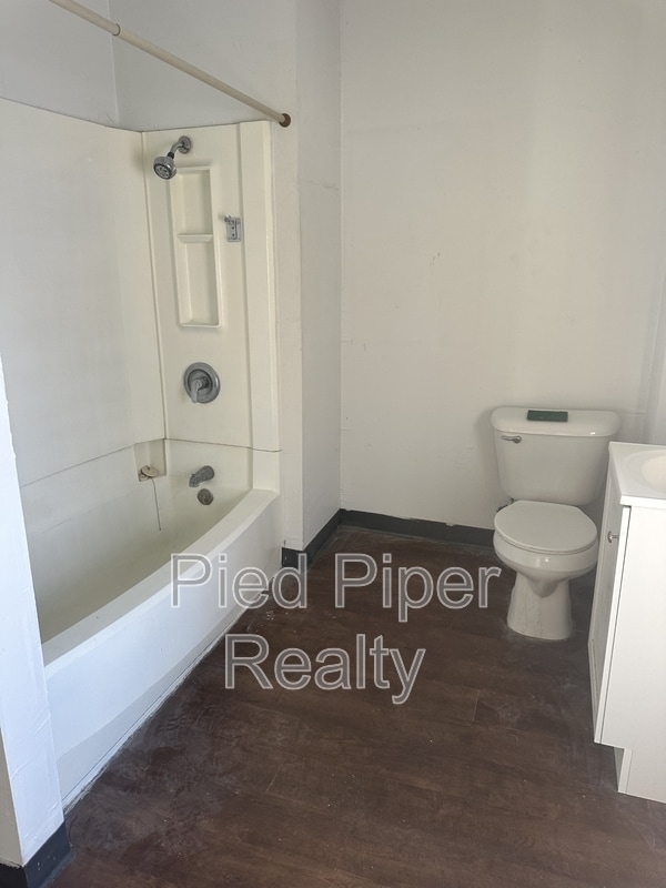 Building Photo - 425 W American St