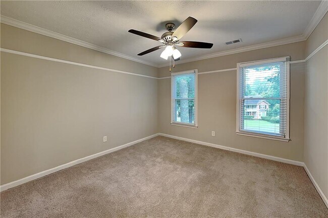 Building Photo - 2090 Moccasin Way