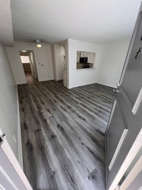 Building Photo - 4648 Fulton Ave