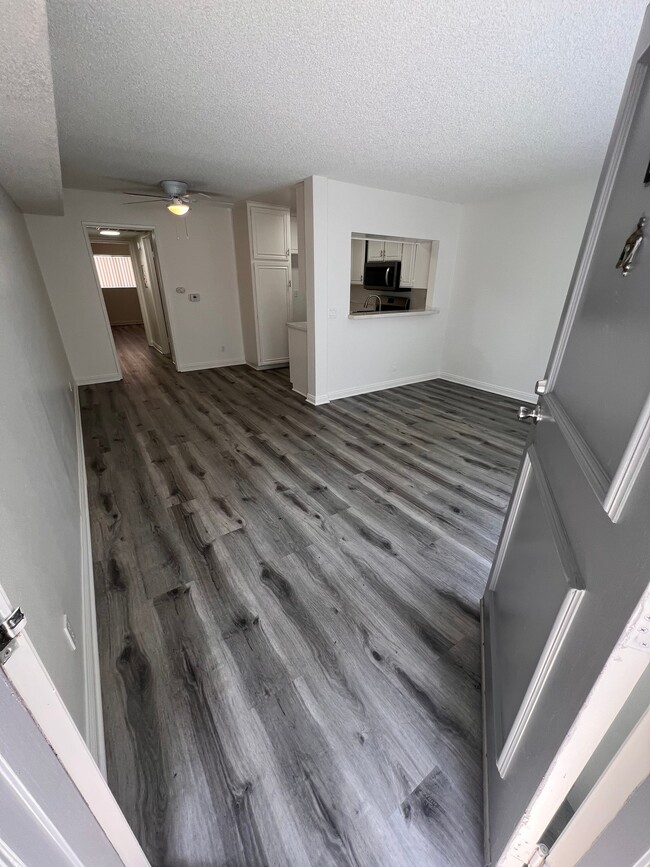 Building Photo - 4648 Fulton Ave