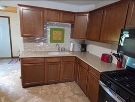 Building Photo - 321 Belle St