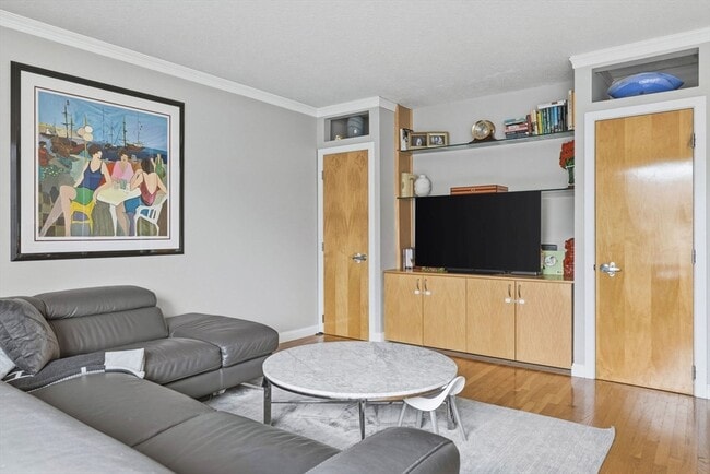 Building Photo - 65 E India Row