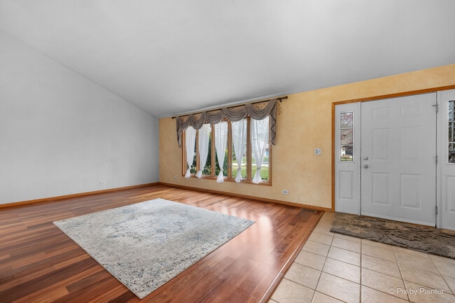 Building Photo - 2083 Maplewood Cir