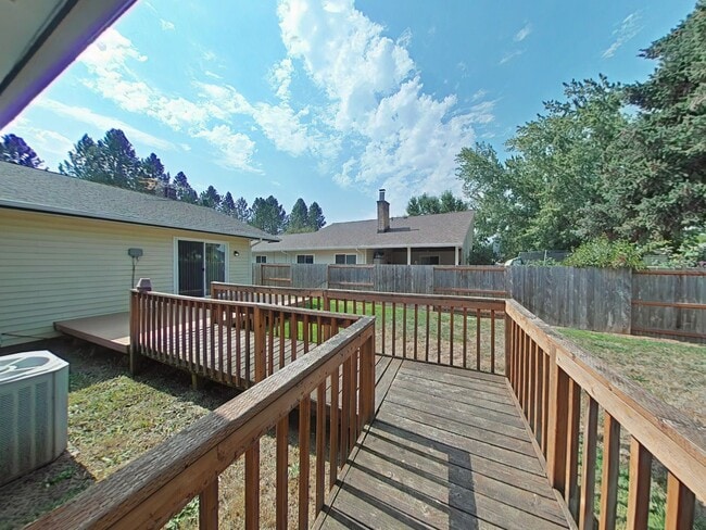 Building Photo - Charming 4 Bedroom House ~ Albany