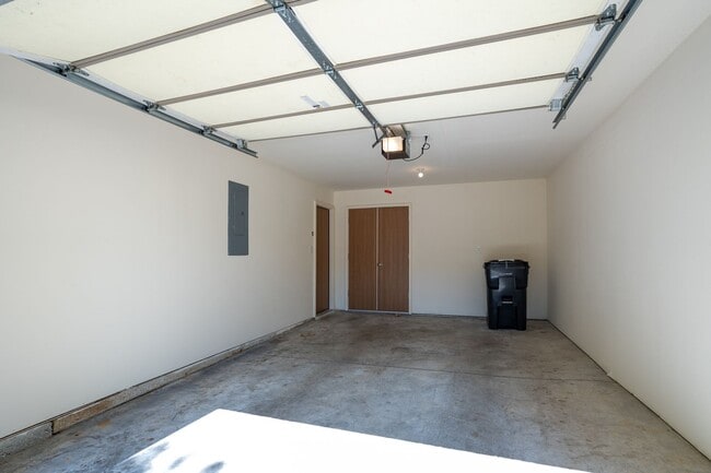 Building Photo - 701-703 Glenstone Dr.