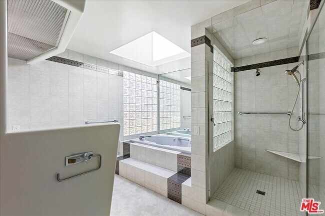 Building Photo - 18244 Coastline Dr