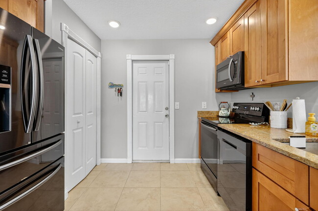 Building Photo - 11294 Pine Valley Dr