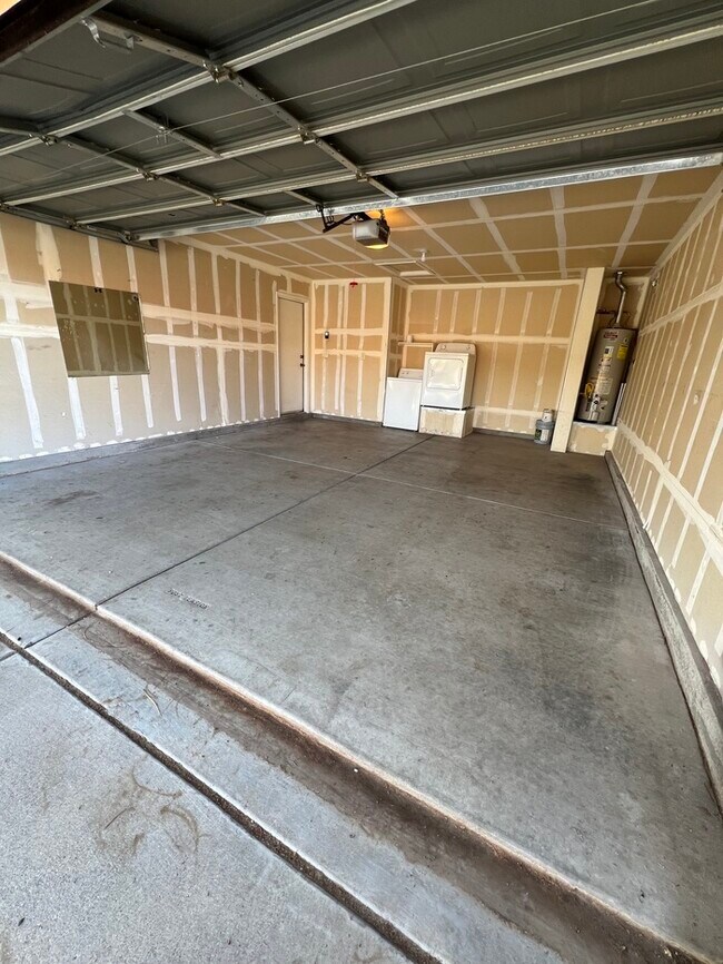 Building Photo - Townhome For Rent