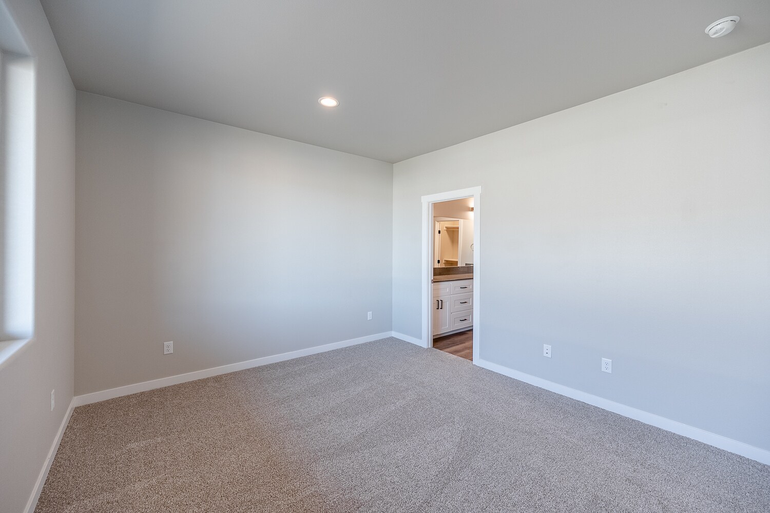 Building Photo - 4075 Quinn Dr NE