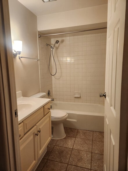 Building Photo - 10S511 Echo Ln