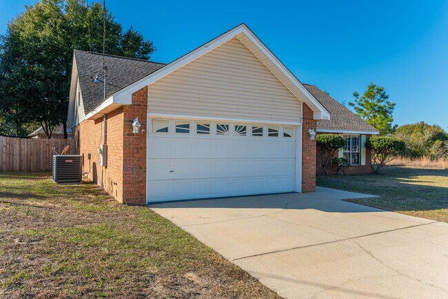 Building Photo - 546 Tikell Dr