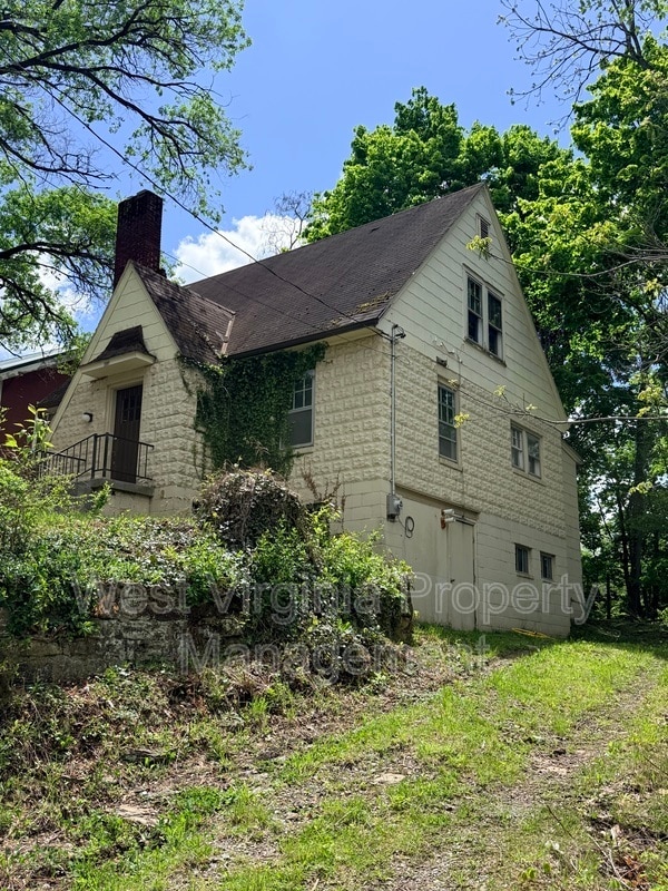 Building Photo - 102 Temple St