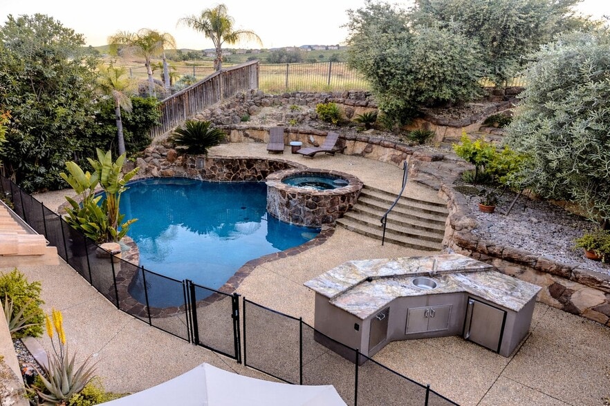 Building Photo - 333 Foothill Dr