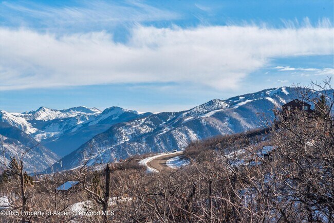 Building Photo - 2227 Juniper Hill Rd