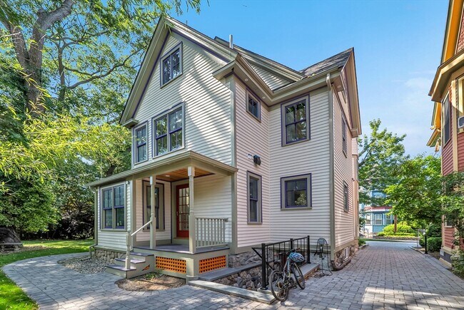 Building Photo - 20 Albion Pl