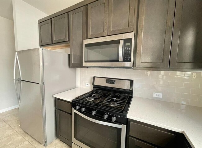 Building Photo - 2340 Pecan Island Dr