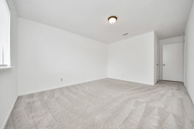 Building Photo - 15534 Weldon Dr