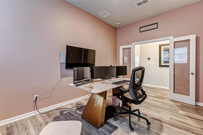 Building Photo - 5110 Morrison Dr