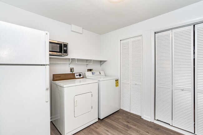 Building Photo - 1708 Ithaca Ln