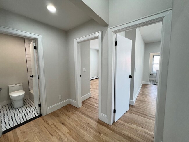 Building Photo - 48 Bright St