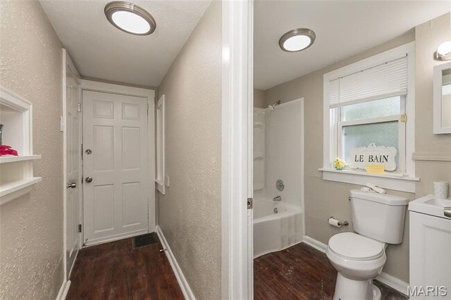 Building Photo - 2252 Dawes Pl