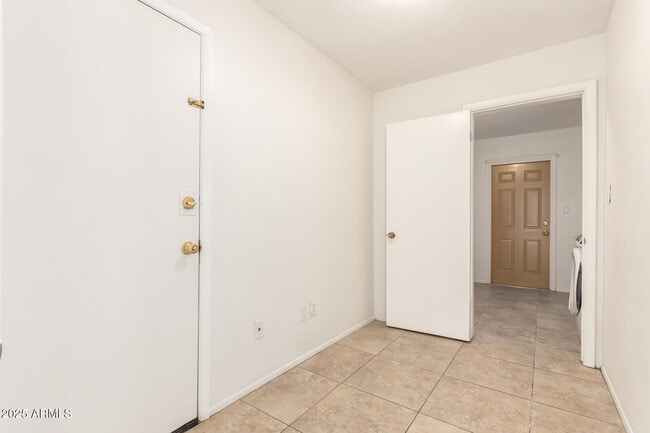 Building Photo - 8308 E Buena Terra Way