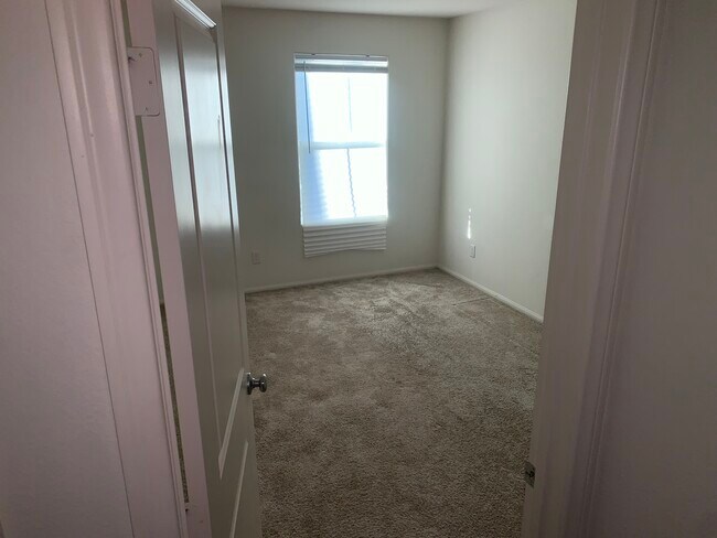 Building Photo - 1230 Hopespring Loop Ave